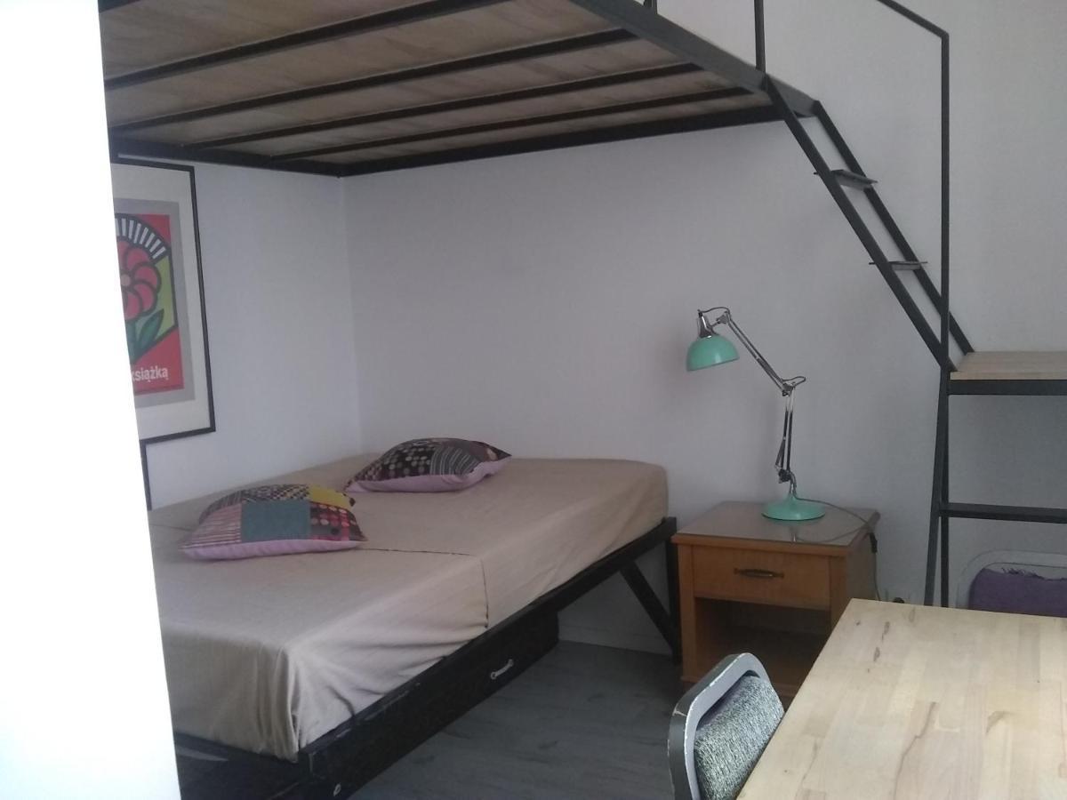 Rodzinna Przestrzen Dla 8 Osob 2 Pokoje Z Lazienka I Mini Aneksem Warsaw Exterior photo