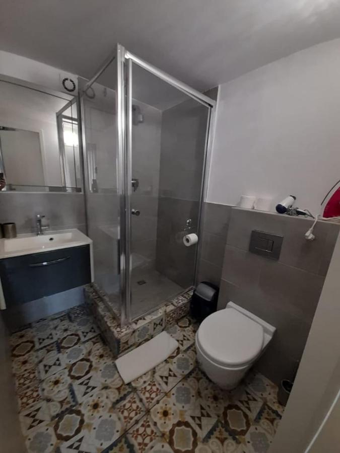 Rodzinna Przestrzen Dla 8 Osob 2 Pokoje Z Lazienka I Mini Aneksem Warsaw Exterior photo